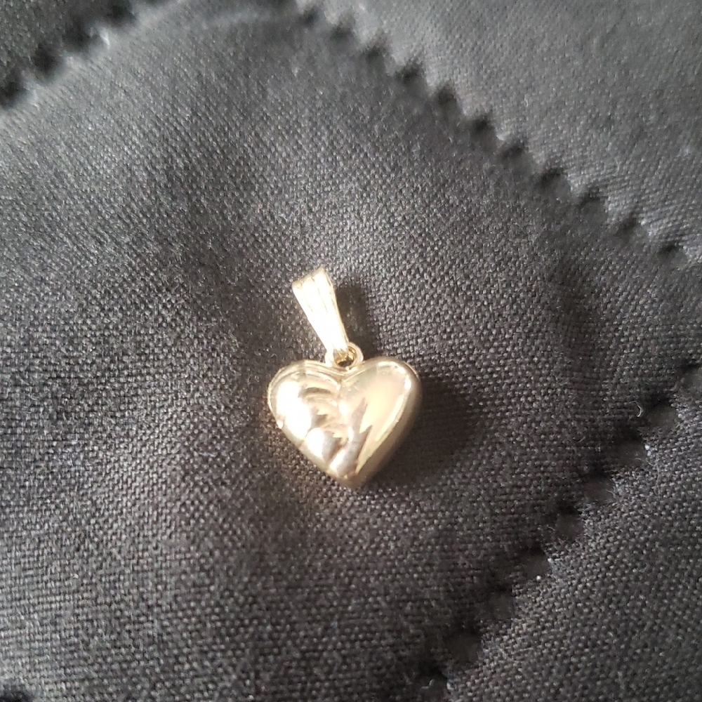 Vintage 10k Yellow Gold Puff Heart Pendant
